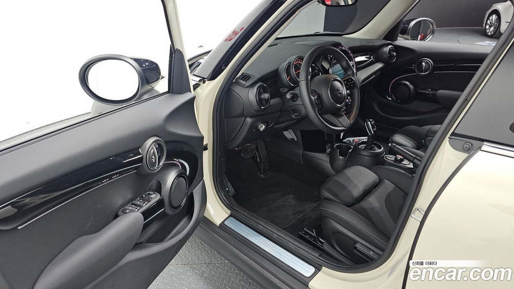 Mini Cooper 5 дверей Classic (06.2022)