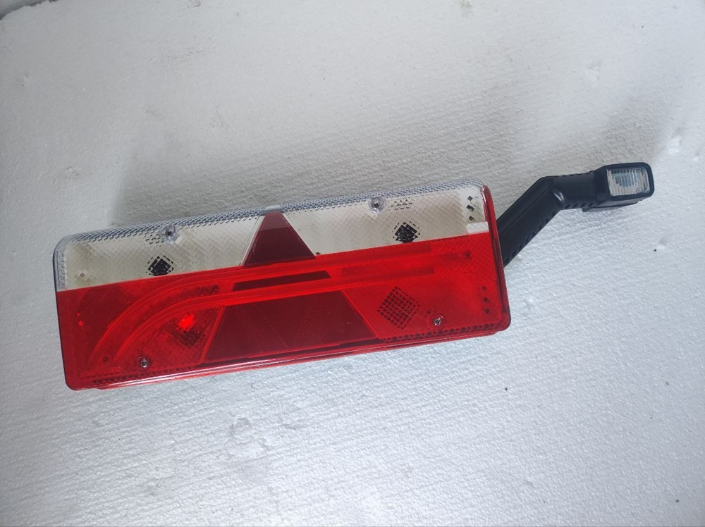 Фонарь задний правый Aspoeck Europoint III с рожком S0703050401