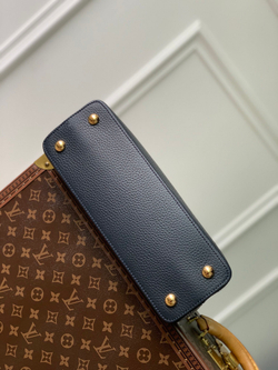 Louis Vuitton Capucines MM