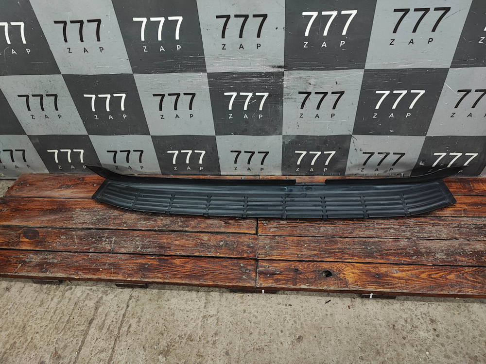 Накладка заднего бампера Toyota Land Cruiser 300 21-нв Б/У Оригинал 5216260130