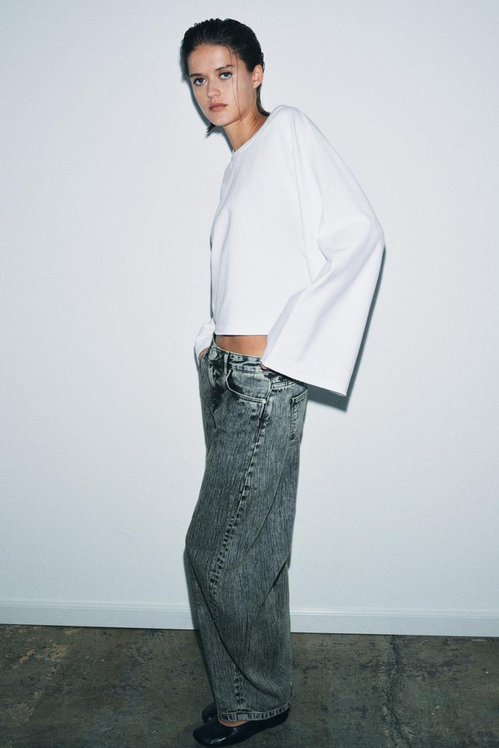 ZARA ФУТБОЛКА С РУКАВАМИ-КРЫЛЫШКАМИ, БЕЛЫЙ