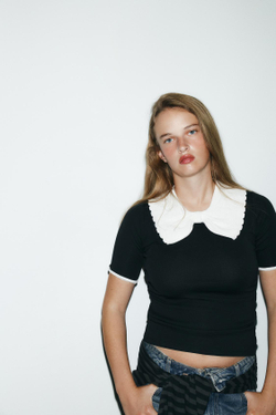ZARA ФУТБОЛКА С ТРИКОТАЖНЫМ ВОРОТНИКОМ И БАНТОМ, ЧЕРНЫЙ