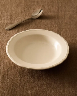 ZARA HOME ГЛУБОКАЯ ТАРЕЛКА ИЗ ФАЯНСА С ФИГУРНОЙ КРОМКОЙ, ЭКРЮ