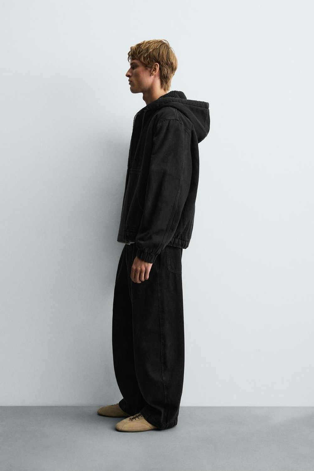 ZARA ДЖИНСОВАЯ КУРТКА С КАПЮШОНОМ И ОТДЕЛКОЙ ИЗ ИСКУССТВЕННОЙ ОВЧИНЫ, УГОЛЬНЫЙ