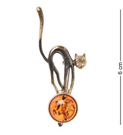 AM- 183 Брошь «Кошка на шаре» (латунь, янтарь)