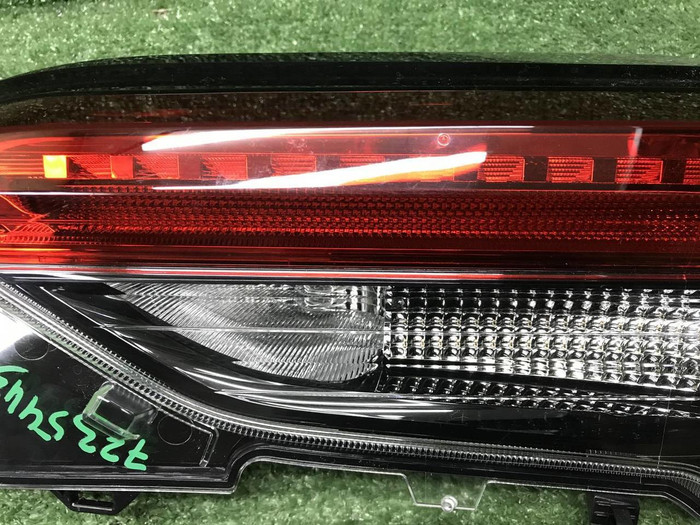 Фонарь правый внутренний Toyota RAV4 5 XA50 18-нв