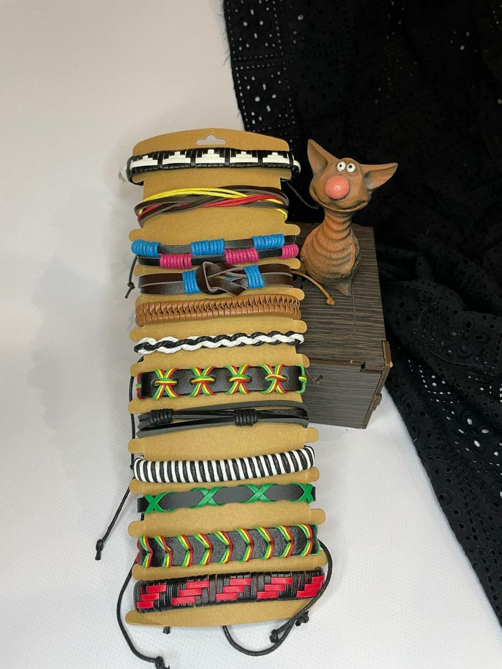 Комплект кожаных браслетов 12 штук, натуральная кожа, демисезон. Безразмерные. Подарок на праздник другу