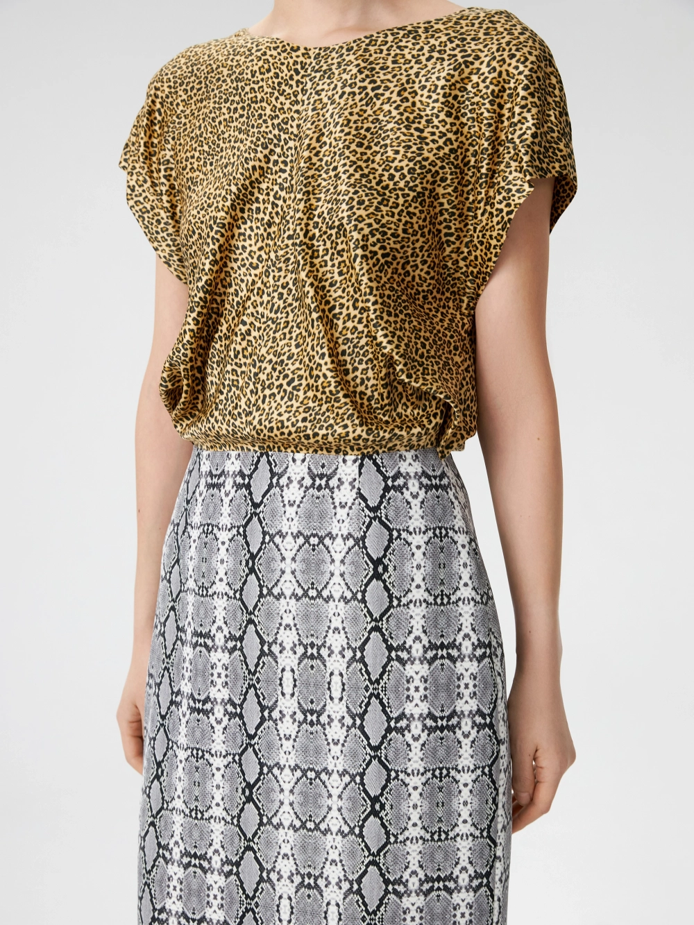 Вечернее платье принтованное с открытой спиной OLA OLA