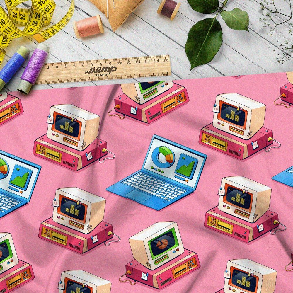 Ткань лён компьютеры и ноутбуки на розовом фоне