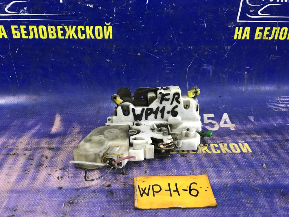 Замок двери передней правой NISSAN PRIMERA 1997