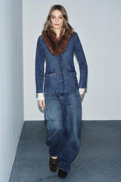 ZARA ДЖИНСОВЫЙ БЛЕЙЗЕР С ВОРОТНИКОМ ИЗ ИСКУССТВЕННОГО МЕХА — ZW COLLECTION, СИНИЙ