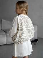 Белый костюм для девочки с юбкой на осень