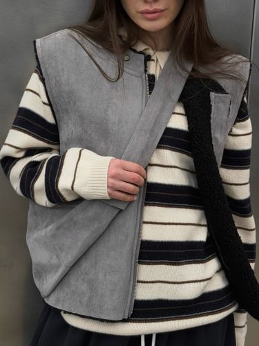 Серый утепленный жилет с сумкой