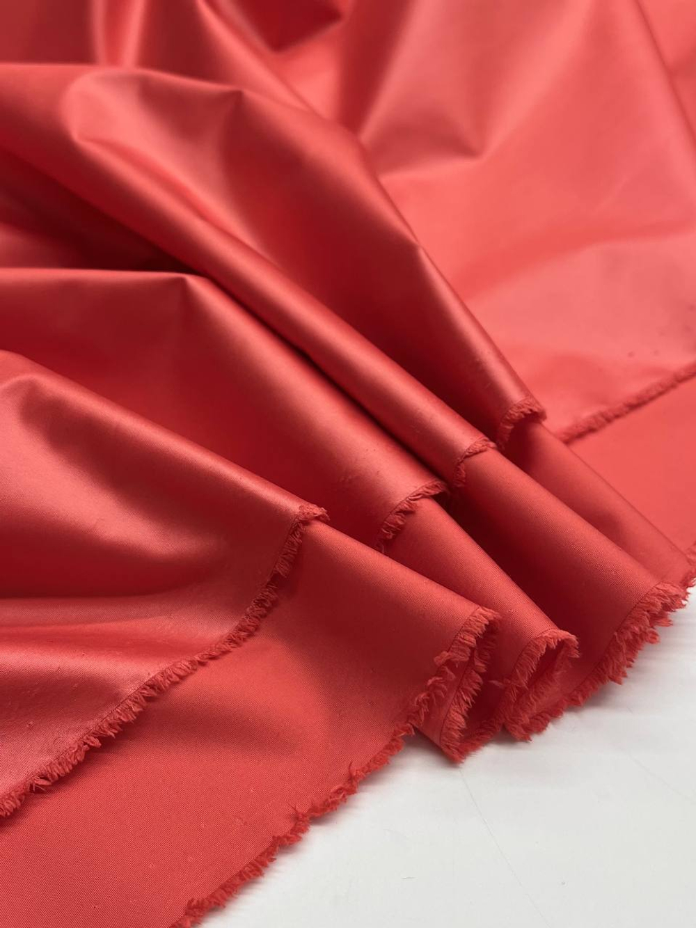 Ткань курточно-плащевая п/э Moncler клубничная