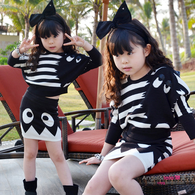 Костюм из джемпера с юбкой в контрастную полоску