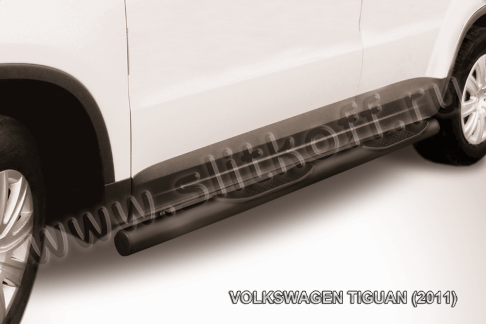 Пороги стальные Volkswagen Tiguan (2011-2016) d76 с проступями (черные)