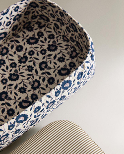 ZARA HOME ПОДСТАВКА ДЛЯ САЛФЕТОК С ЦВЕТОЧНЫМ ПРИНТОМ, СИНИЙ