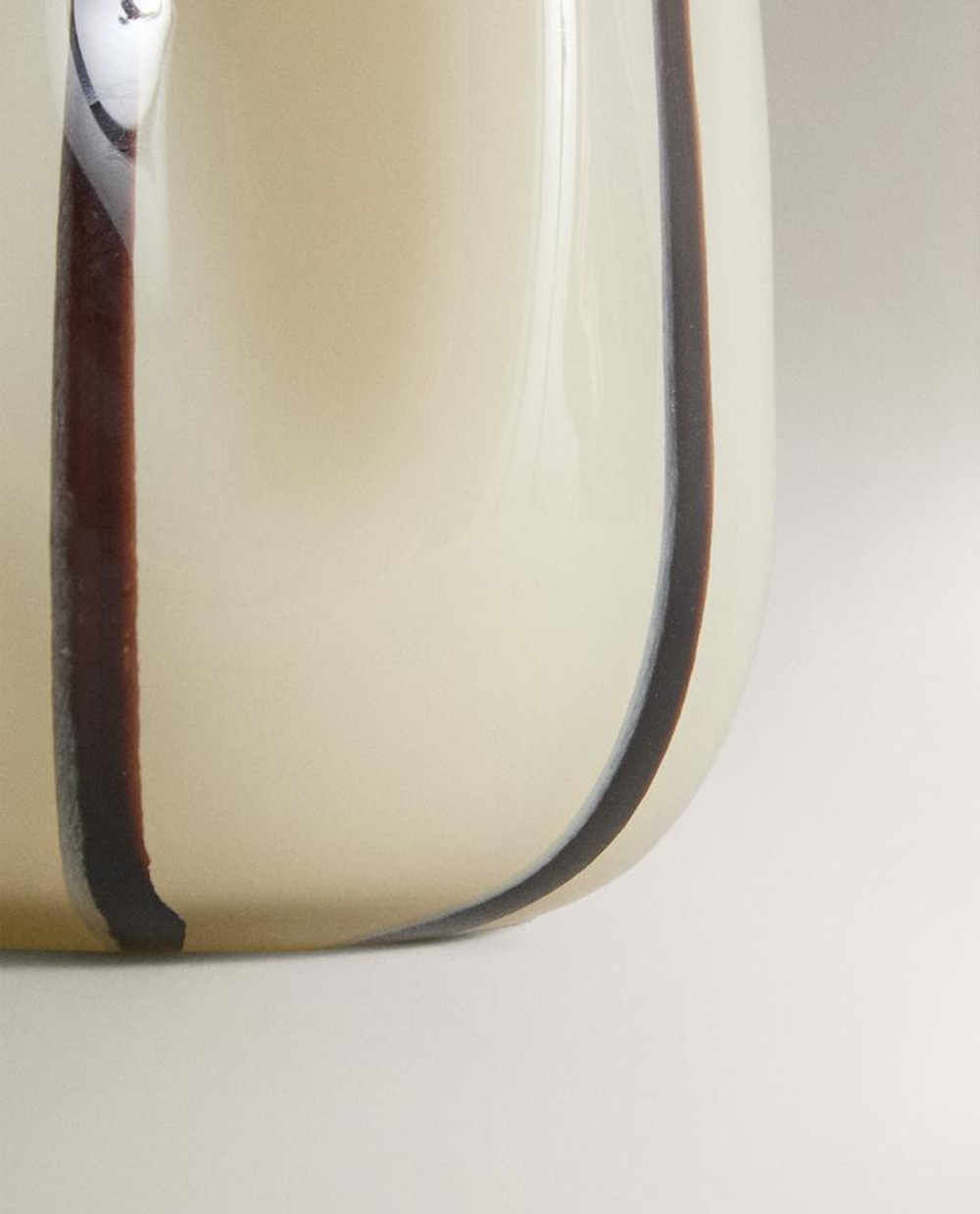 ZARA HOME ВАЗА ИЗ СТЕКЛА С УЗОРОМ В ПОЛОСКУ АСИММЕТРИЧНОЙ ФОРМЫ, БЕЛЫЙ