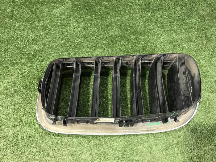Решетка радиатора правая BMW X5 F15 X6 F16 (2013-2018)