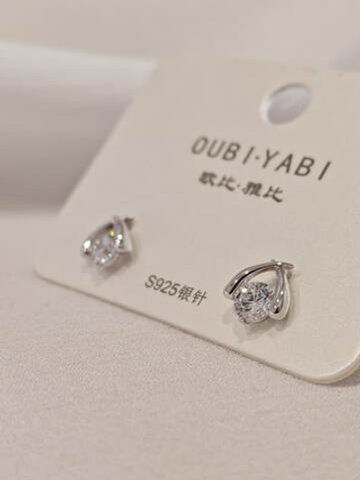 Серьги Oubi Yabi «Кристальная искра» Silver