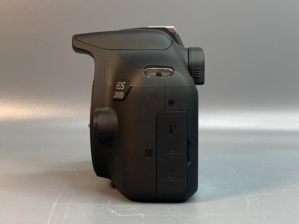 Canon 2000D Kit 18-55mm 3.5-5.6 IS II 800 кадров