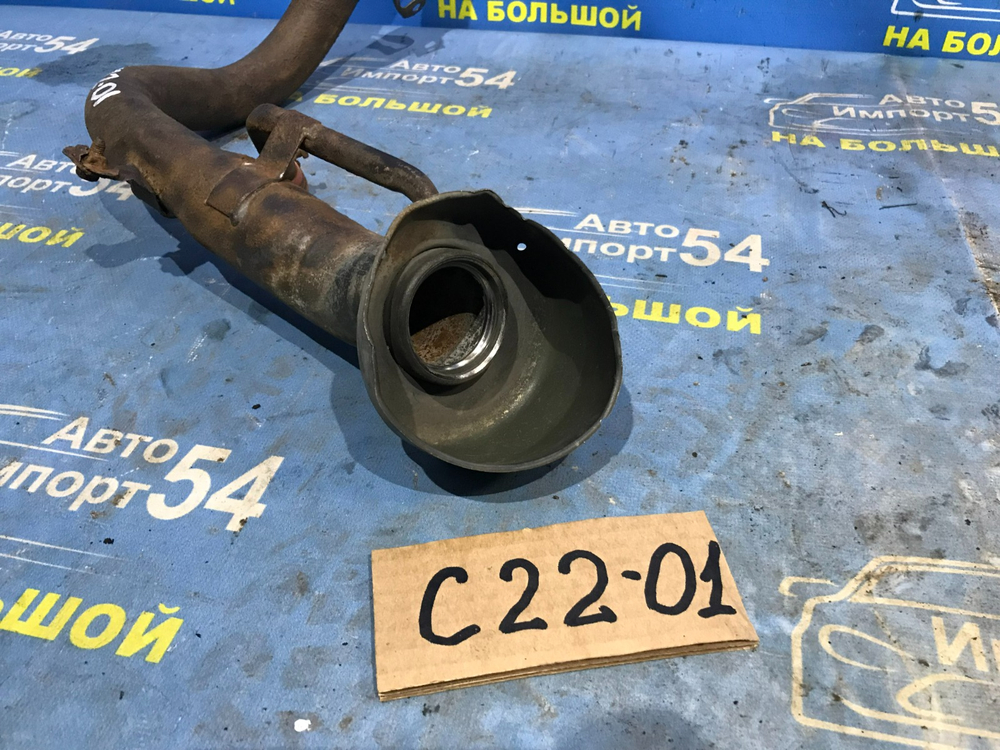 Горловина топливного бака NISSAN LARGO 1992