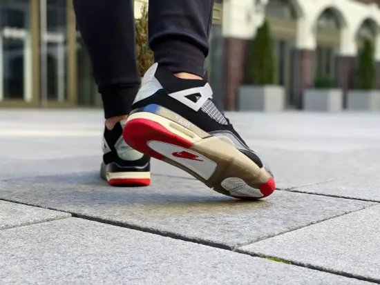 Кроссовки Off White x Nike Air Jordan 4 "Bred"
