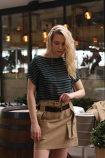 Юбка из джинсовой ткани с карманами и двойным ремнем