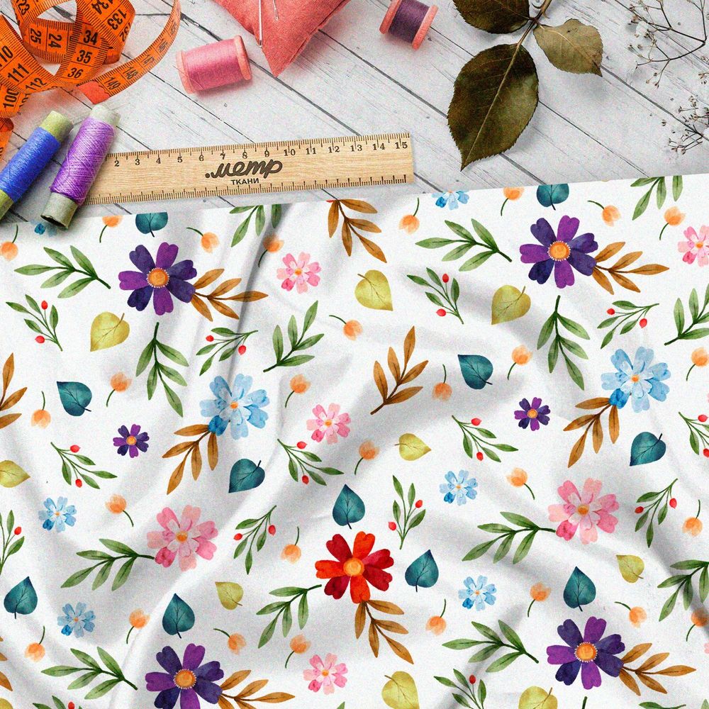 Ткань блэкаут яркие цветы и листья на белом фоне