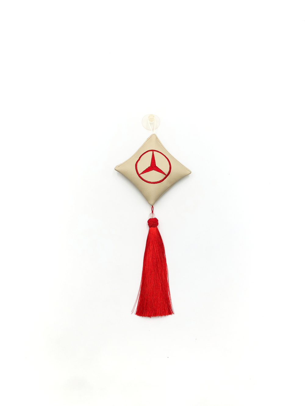 Ромб объемный на присоске MERCEDES (экокожа, бежевый, красная вышивка, кисть)