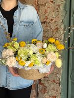 Композиция в плетеной корзине-размер L