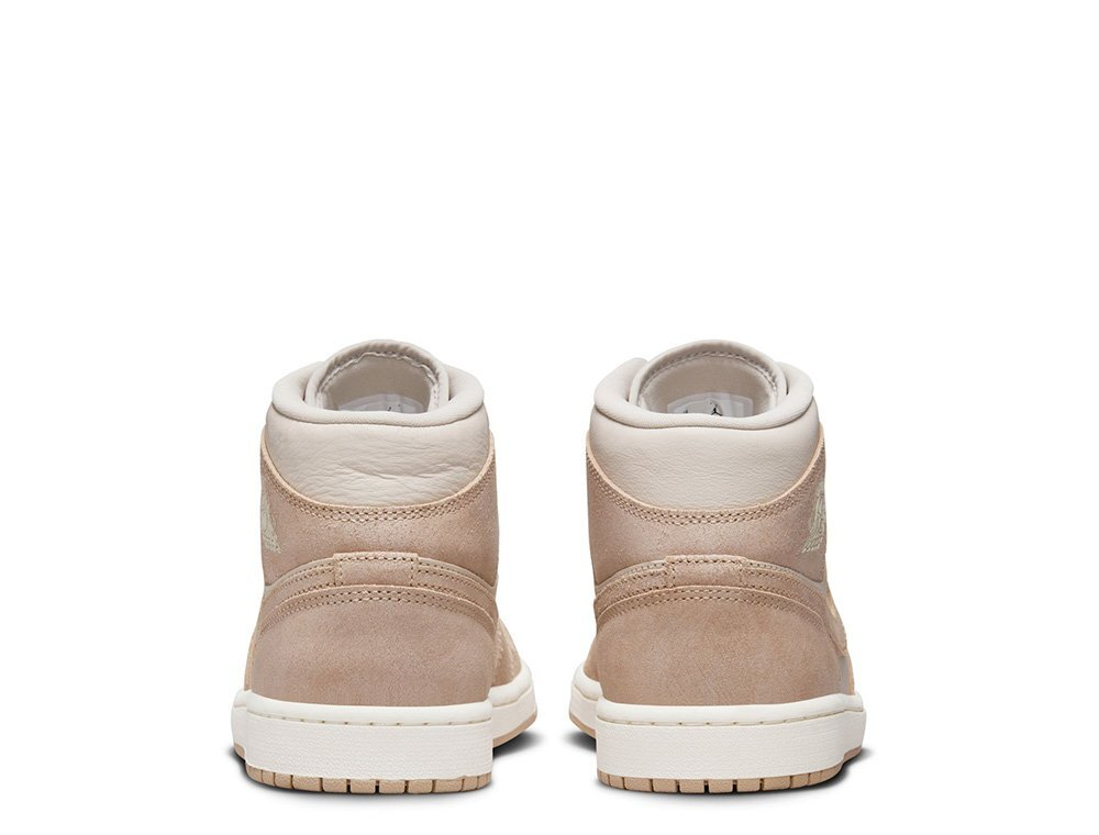 Баскетбольные кроссовки  Air Jordan 1 Mid SE "Legend Light Brown"