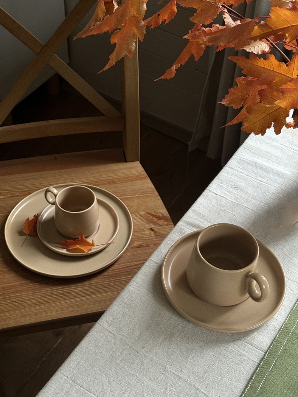 Набор из двух чайных пар бежевого цвета из коллекции Essential, 250 мл