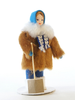 Кукла коллекционная девочка в шубке с лопаткой СССР
