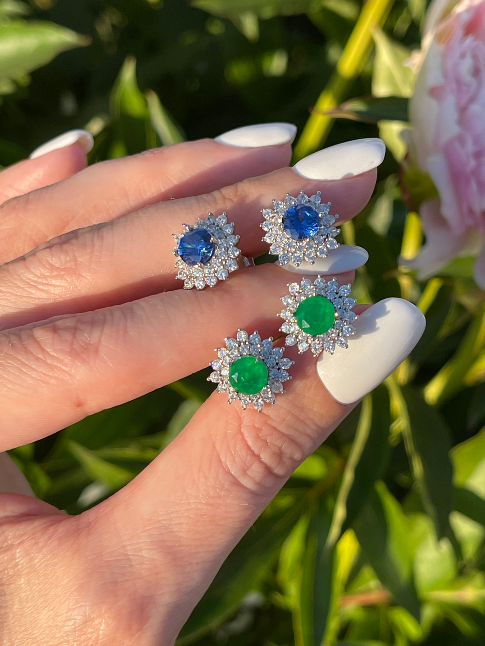 Серьги-гвоздики ажурные изумруд мини