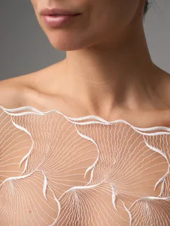 05-160 Вышивка на неэл. сетке 24 см, бежевый 775 /айвори 004