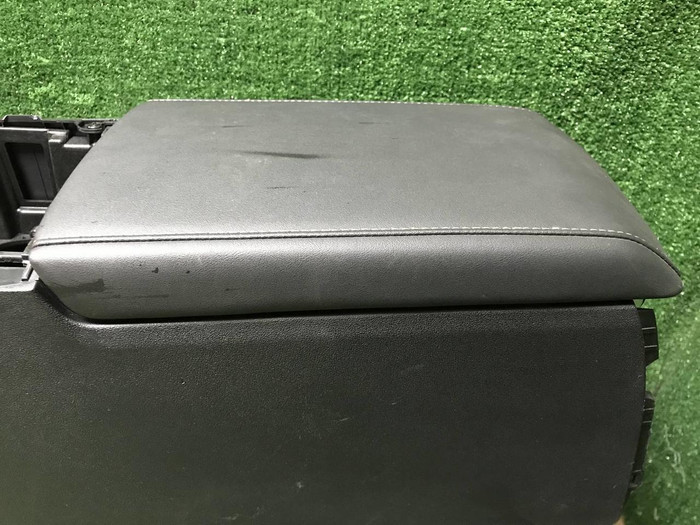 Подлокотник Omoda C5 (2022-н.в.)