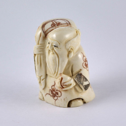 Нэцкэ Монах с мешком и персиком