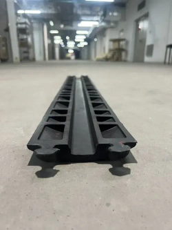 Гибкий кабель-канал для проводов (кабельный трап, капа) резиновый, черный, напольный, 1 канал 39*15 мм., 1000мм*140мм*25мм