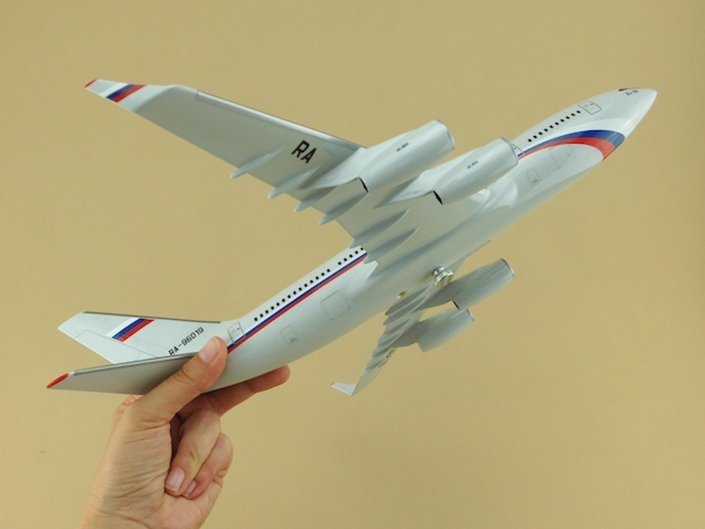 Модель самолета Ил-96-300 (М1:144, СЛО Россия)