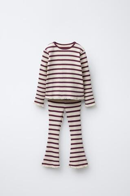 ZARA КОМПЛЕКТ ИЗ ФУТБОЛКИ И РАСКЛЕШЕННЫХ ЛЕГИНСОВ В РУБЧИК В ПОЛОСКУ, БУРГУНДИ