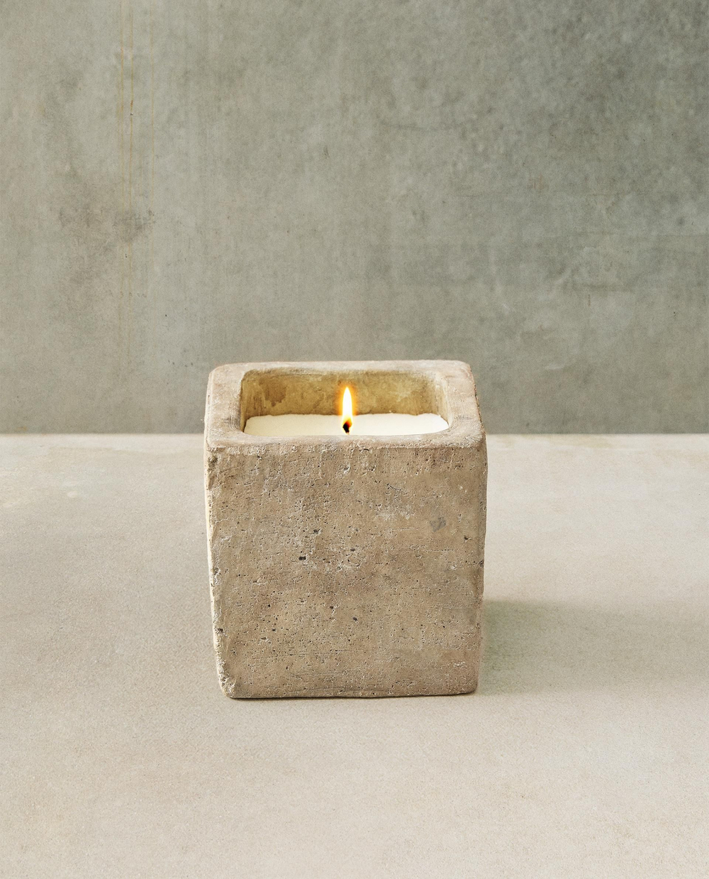 Zara Home - Ароматическая наружная свеча lemon bergamot, 400 г