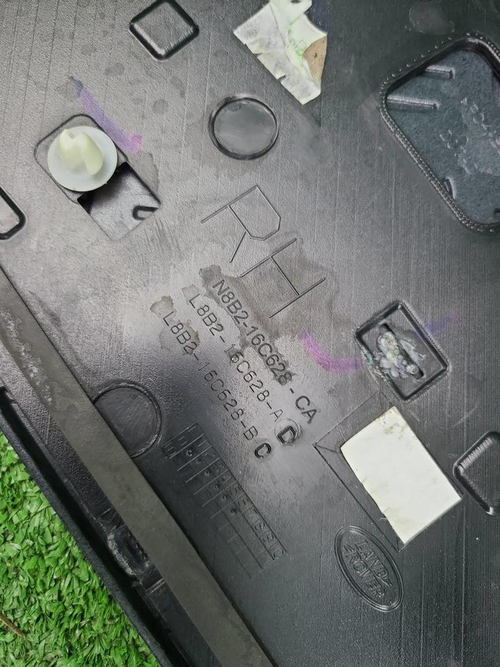 Накладка капота правая LR Defender 2 L663 (19-нв)