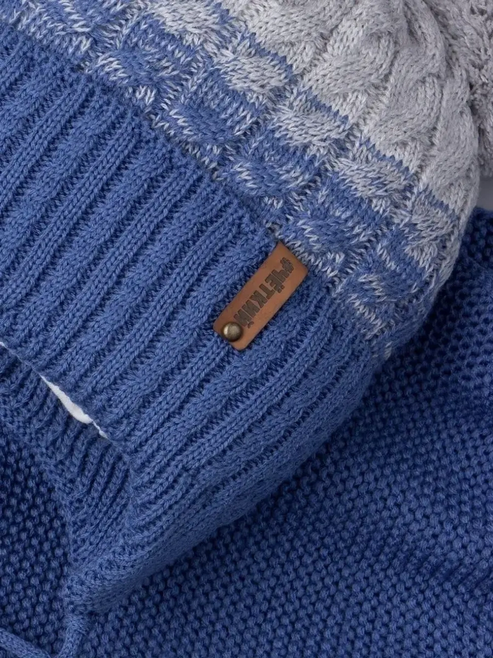 Шапка вязаная для мальчика на завязках и снуд