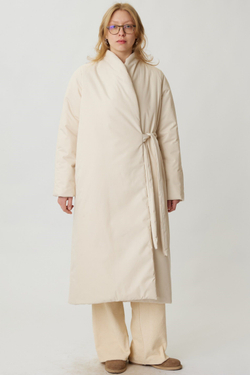 Зимнее пальто на запах из молочной бархатистой мембраны