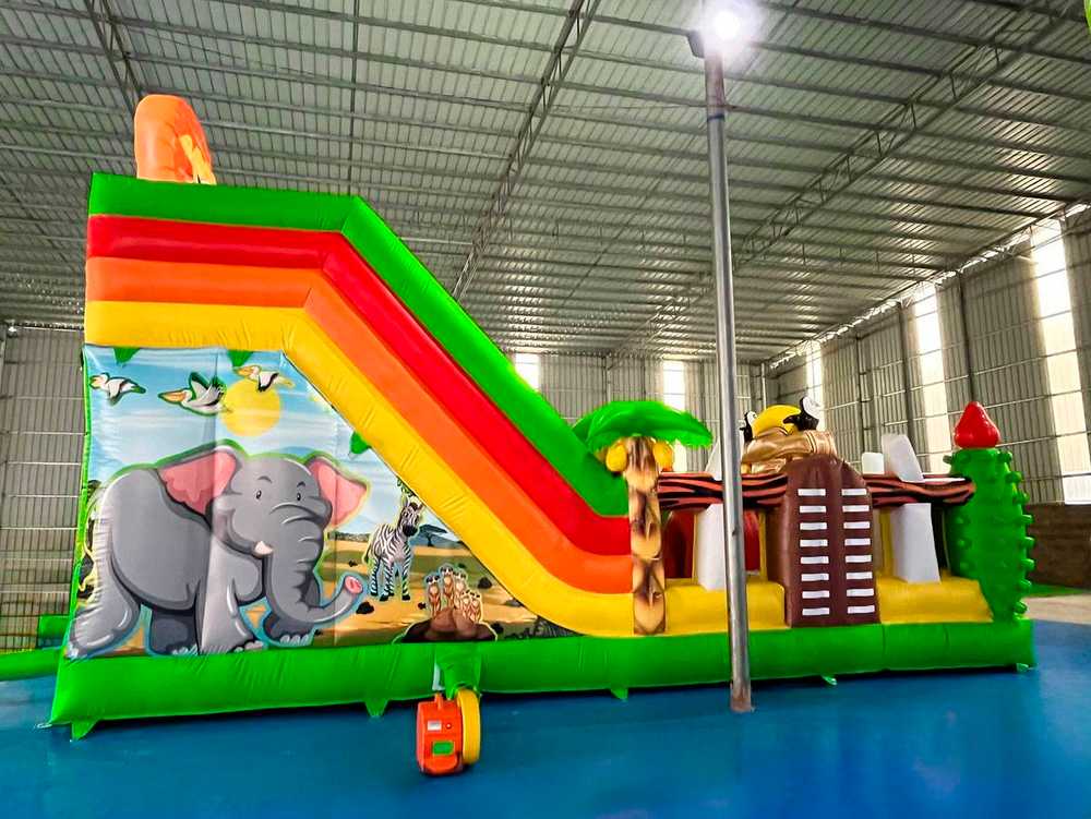 Коммерческий надувной батут «Мега Сафари», 9*9*6 м