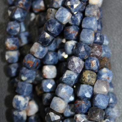 Сапфир куб юв 4,5мм