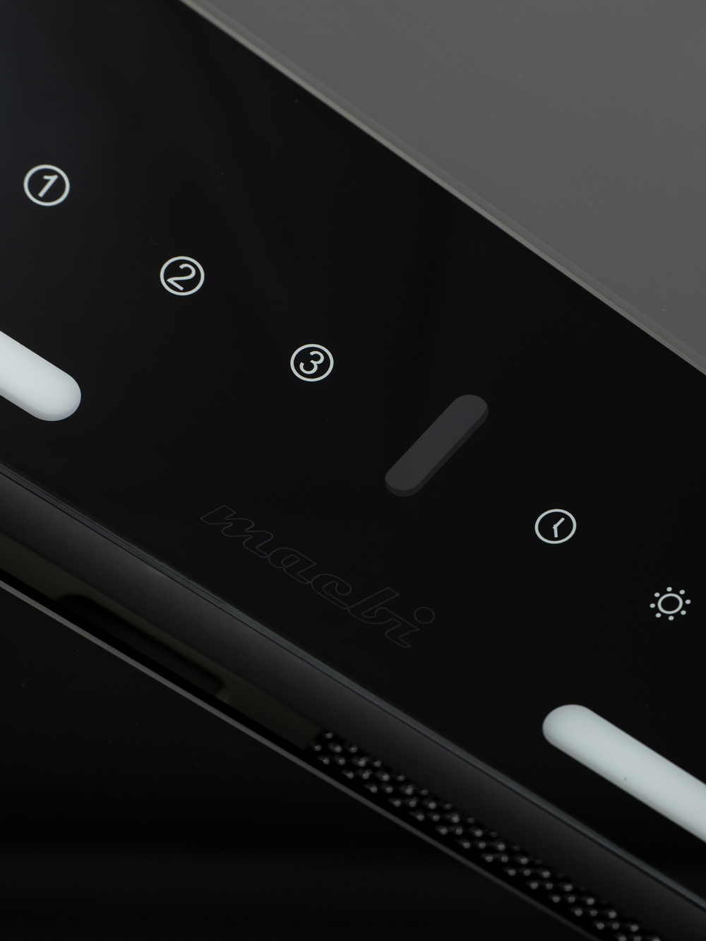 Вытяжка кухонная LedyDC-60GT (BLACK) черный, D150мм,1100м3/ч, полновстраиваемая, ИНВЕРТОРНЫЙ Мотор 110Ватт (Энергетическая эфф-ть класс А+), стекло 60см, сенсорное управление + управление жестами (MACBI)