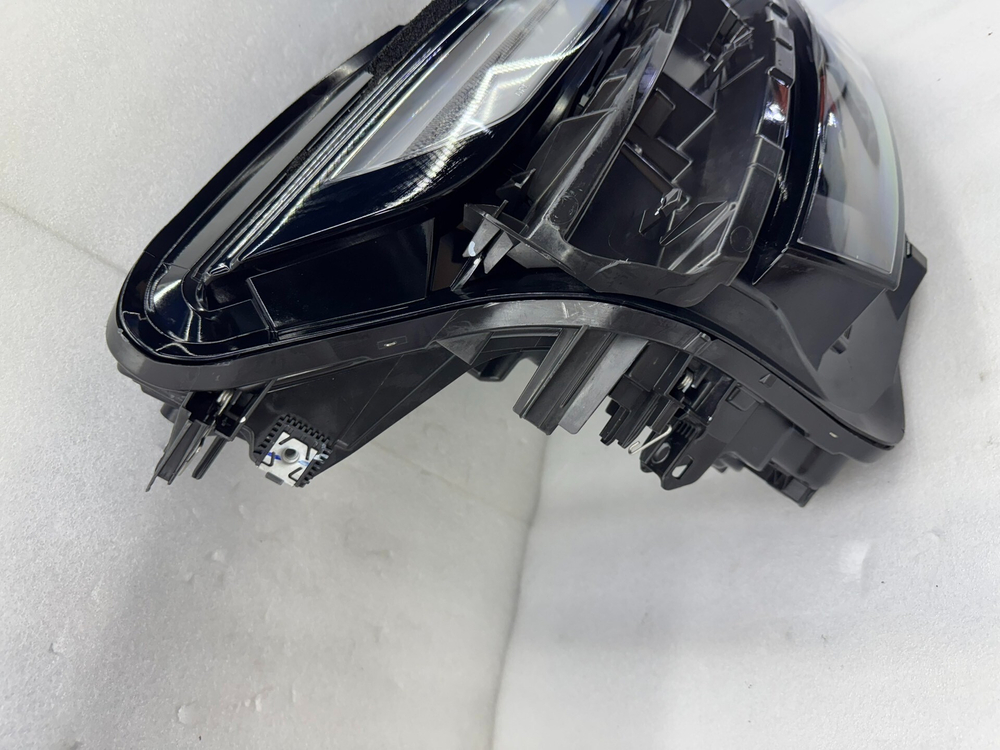 Фара правая светодиодная (LED) для Tesla Model Y оригинал
