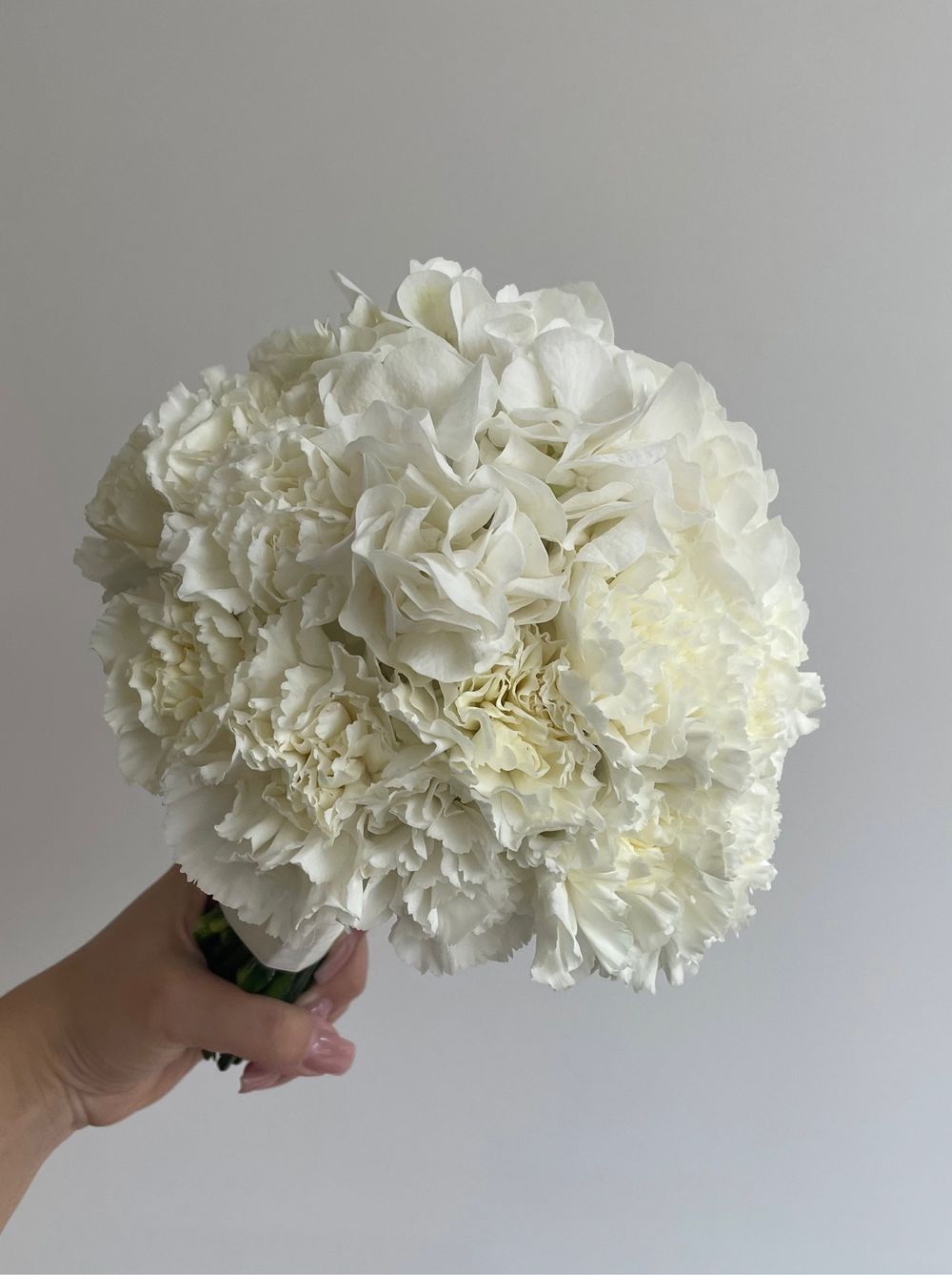 Свадебный букет из гортензии и диантусов